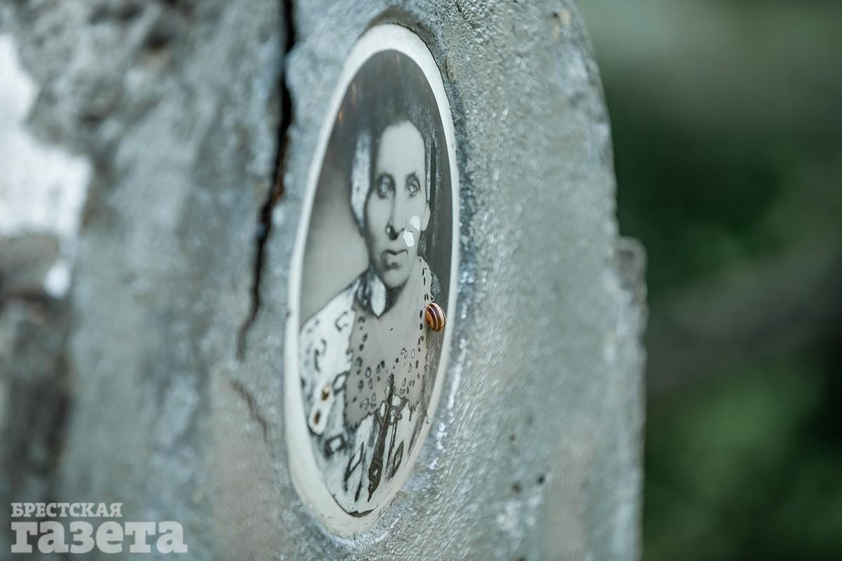 Экускурсия по Тришинскому некрополю в Бресте с краеведом иваном Чайчицем. Фото: , "Брестская газета"