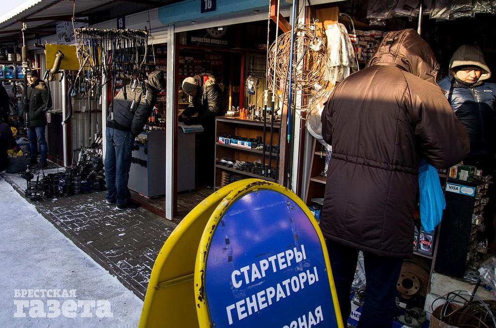 Торговля на брестском авторынке в большой мороз. Фото: , "Брестская газета"