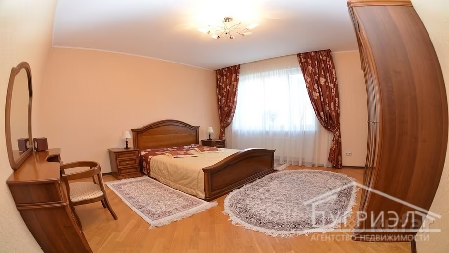 Спальня на втором этаже. Фото: bugrealt.by