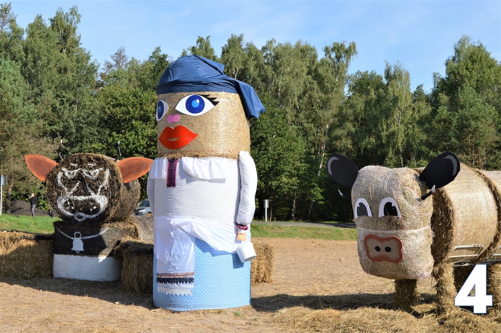 Соломенная композиция в районном смотре-конкурсе среди сельхозпредприятий на лучшую малую архитектурную форму из соломы в Каменце. Фото: www.kamenec.by.