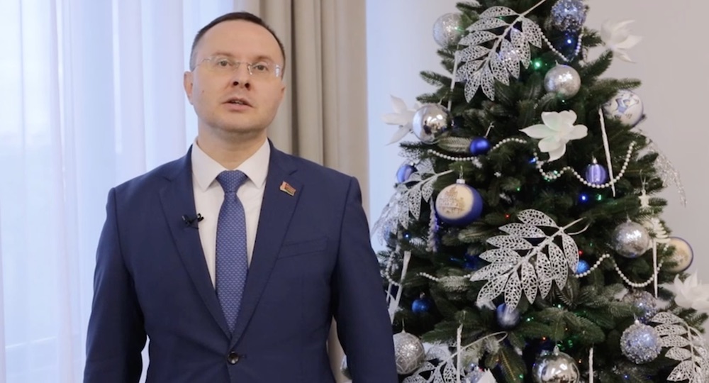 Новогоднее поздравление председателя Брестского горисполкома Сергея Лободинского. Скриншот с telegram-канала «Любимый Брест».