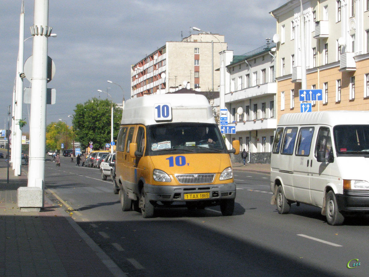 Маршрутное такси едет по городу в Бресте. Иллюстративное фото: transport.by.