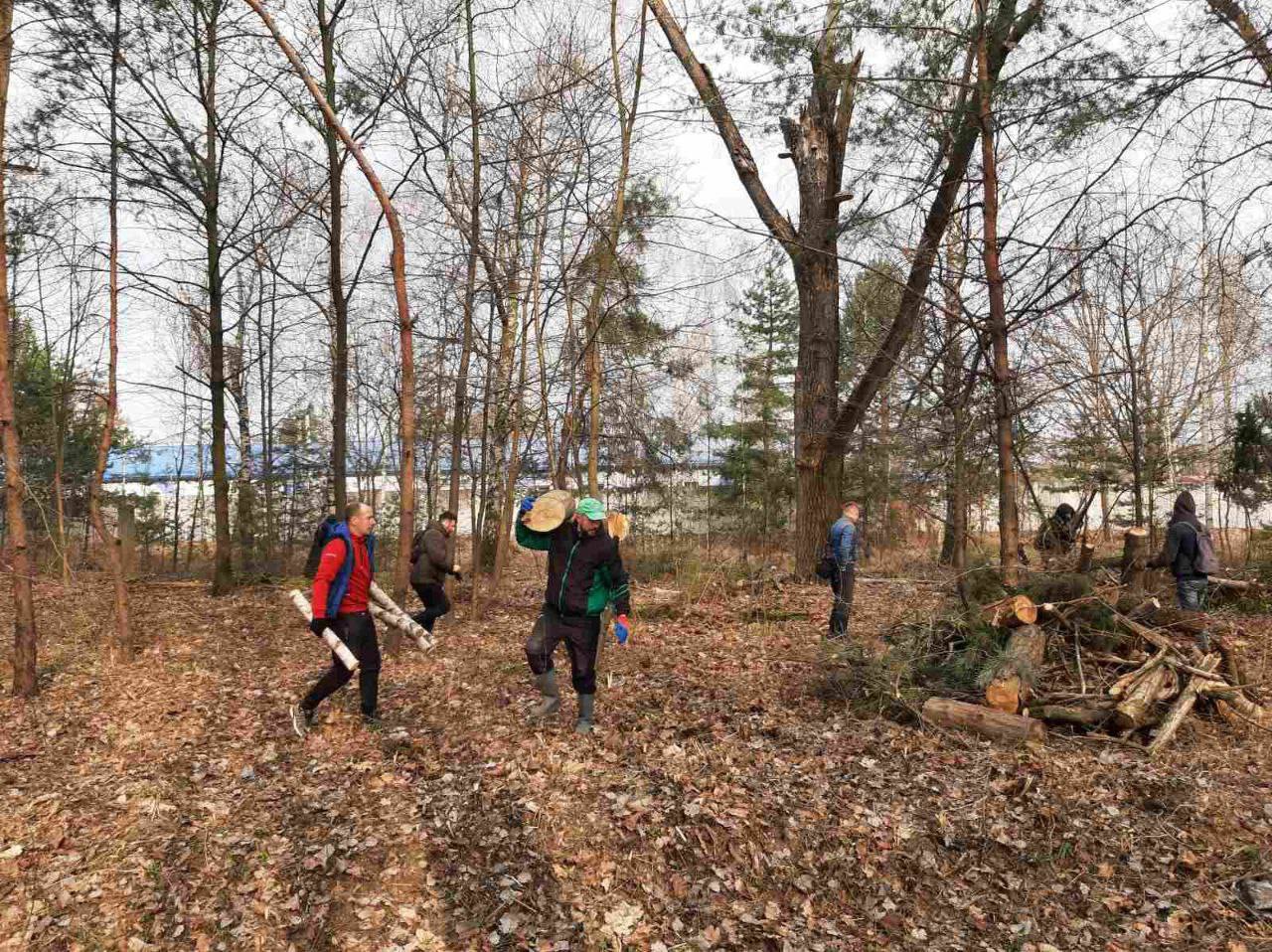 Субботник по санитарной очистке территории в Бресте. Фото: «Любимый Брест».