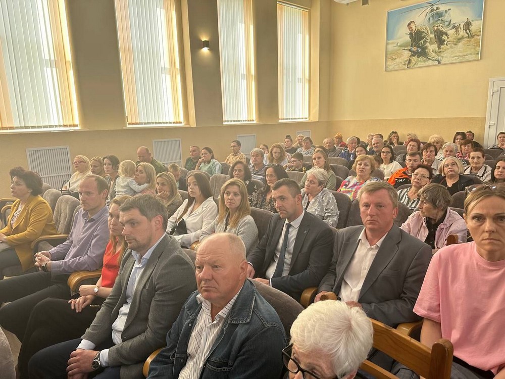 Встреча чиновников с жителями Южного по поводу строительства детского сада. Фото: Брестский горисполком