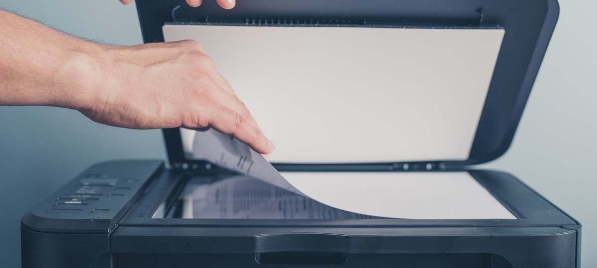 Сканирование документов. Иллюстративное фото