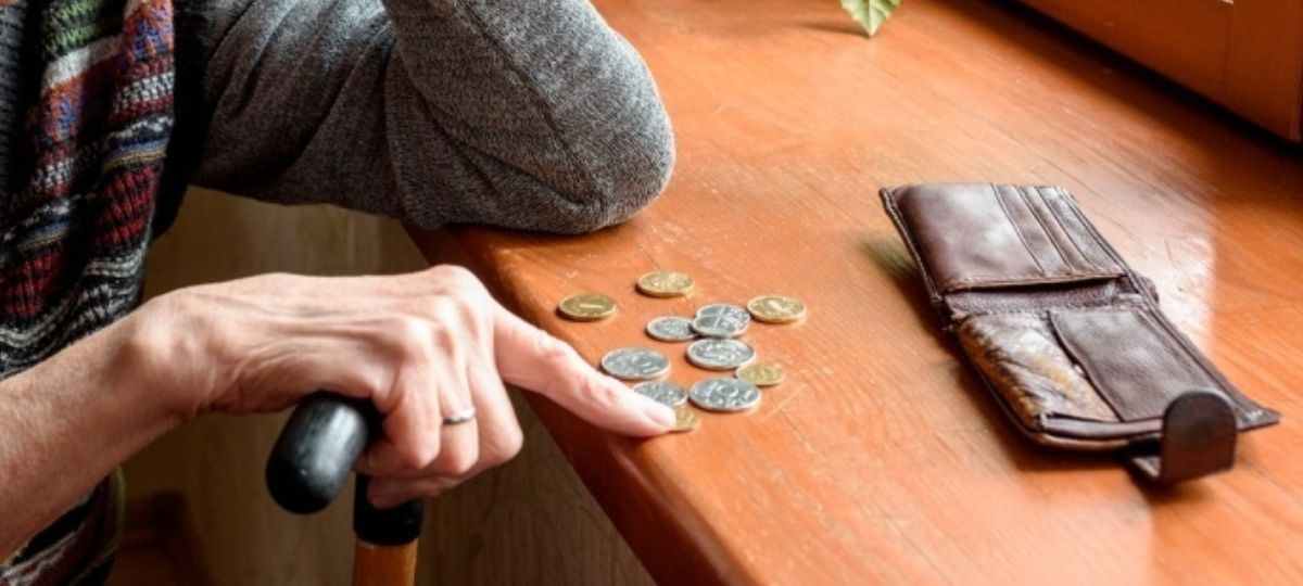 Бабушка, деньги, счет, кошелек, стол