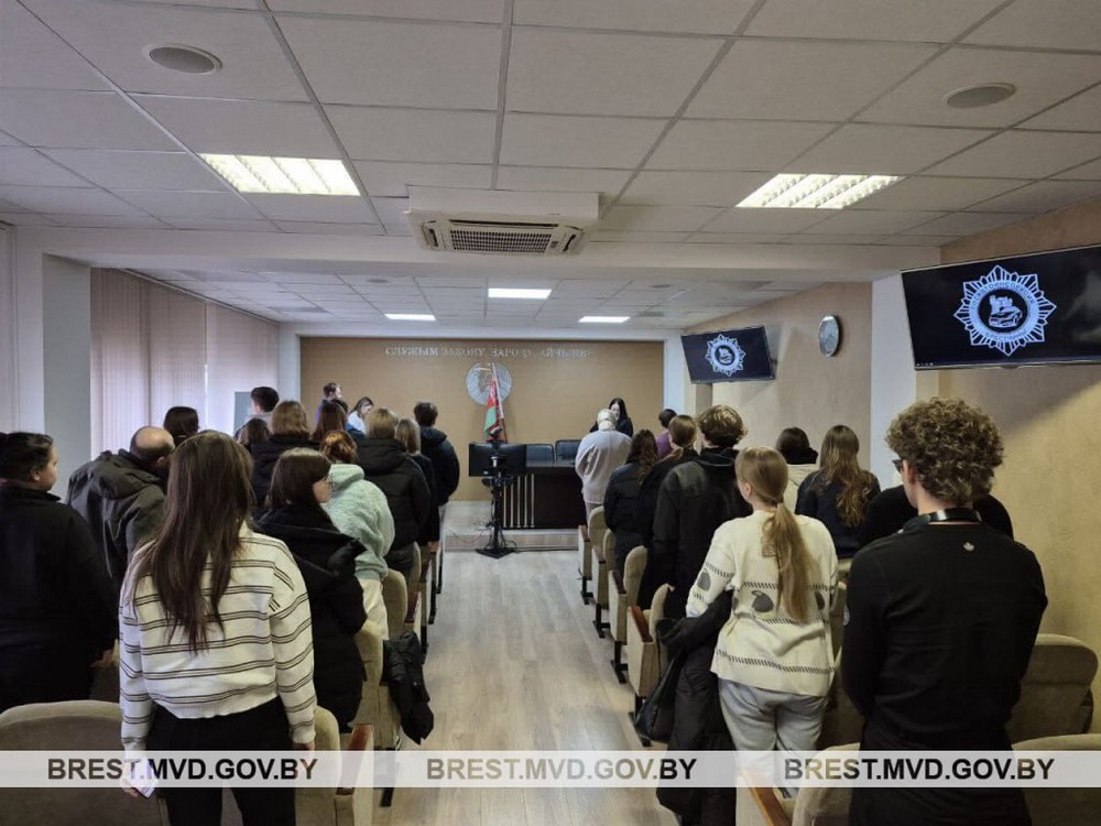 Курсанты автошколы «Аристотель» на суде над брестчанином. Фото: УВД Брестского облисполкома