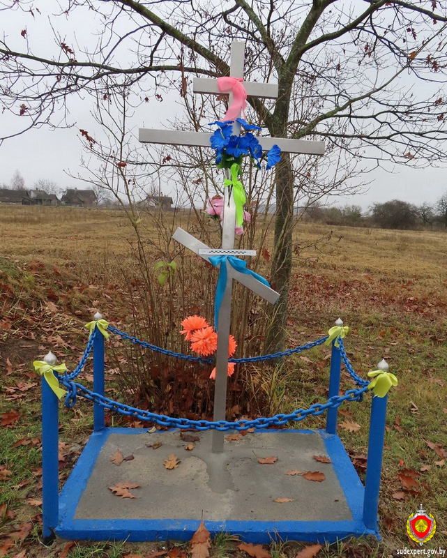 Крест, который пропал и вернулся на место в Каменецком районе. Фото: ГКСЭ