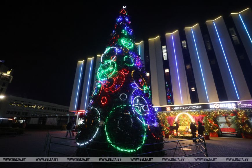 Елка у ЦУМа в Бресте.