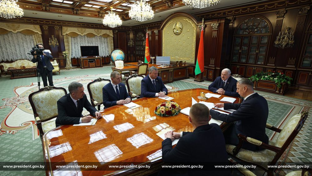 Александр Лукашенко во время назначения новых глав администраций районов Бреста
