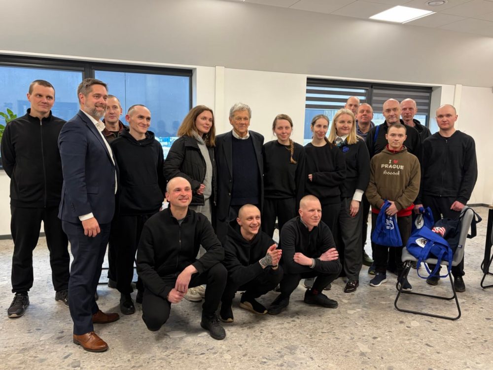 Освобожденные беларуские политзаключенные 19 марта 2026 года. Фото: Джон Коул