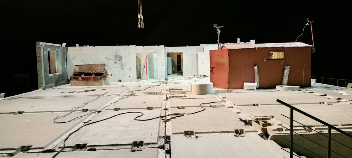 Плита рухнула на стройке в Ковердяках.