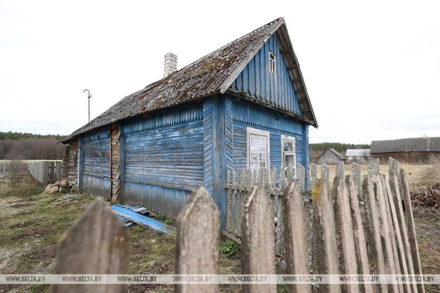 Пустующий дом в беларуской деревне