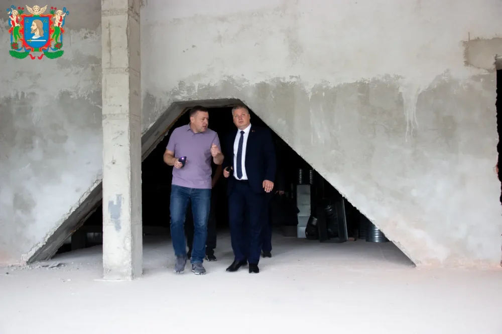 Витебские чиновники в кинотеатре «Бригантина»